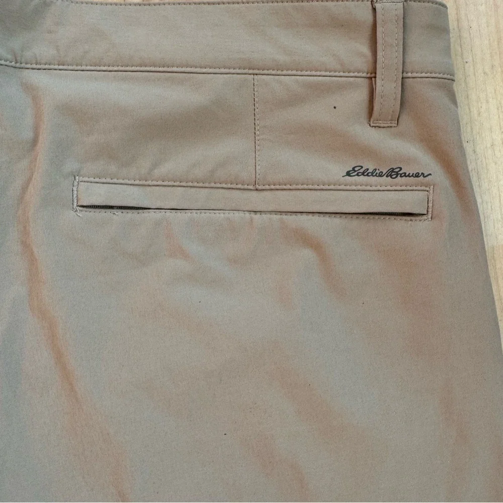 Eddie Bauer Shorts Flat Front Khaki Large Flexion Amphib Hiking Water Active